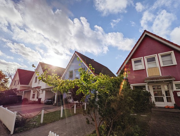 What makes a good fencing material