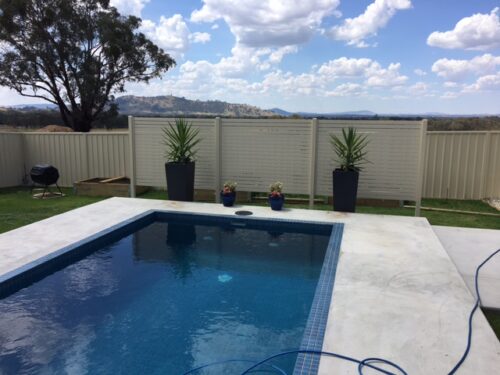 Is Glass Swimming Pool Fencing Safe?